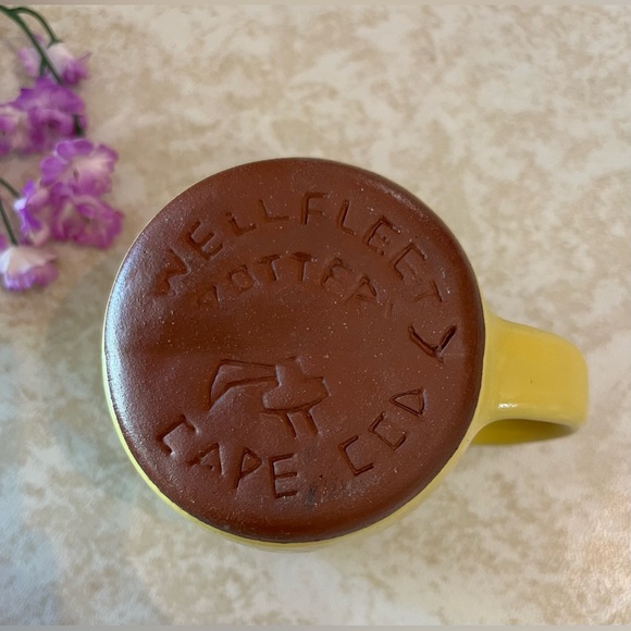 RARE Vintage Wellfleet Pottery Yellow Mug / Coffee Cup Handmade Cape Cod - Picture 5 of 11